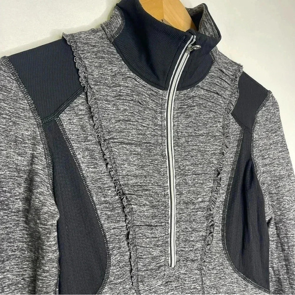 Lululemon Run Your Heart Out Pullover Active Jacket Size 4 - Picture 8 of 9